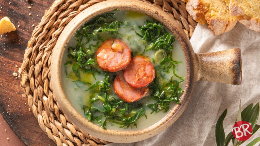 Caldo Verde Tradicional: Sabor e Conforto em Cada Colherada!