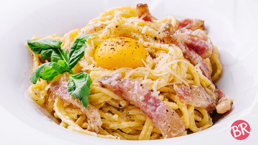 Macarrão à Carbonara com Gema Perfeita Um Clássico Irresistível!