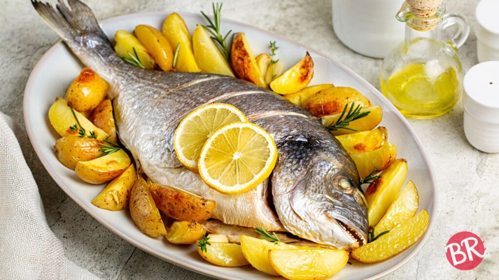 Peixe Assado com Batatas Douradas Sabores Frescos e Aromas do Mediterrâneo para a sua Mesa!