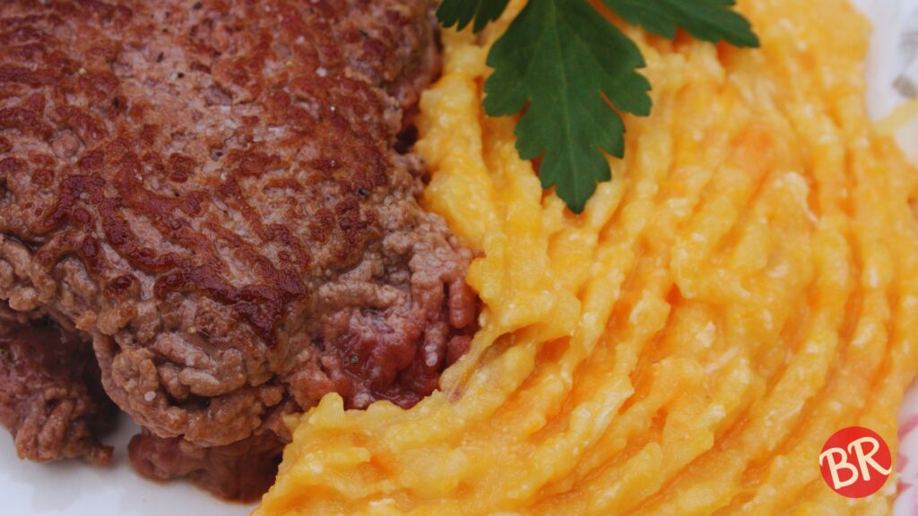 Receita de Purê de Batata Cremoso com Hambúrguer de Carne Moída – Sabor e Economia para o Dia a Dia