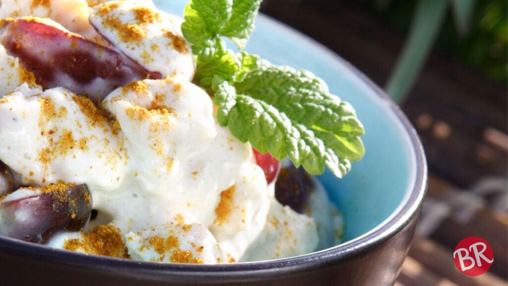 Salada de Frango ao Curry Cremosa Explosão de Sabor em Cada Garfada!