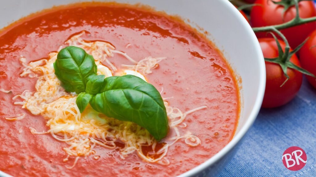 Sopa Cremosa de Tomate com Queijo e Manjericão - Leve, Econômica e Deliciosa!